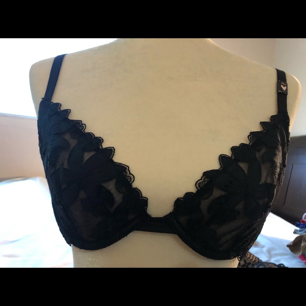 VS unlined plunge bra .new never used